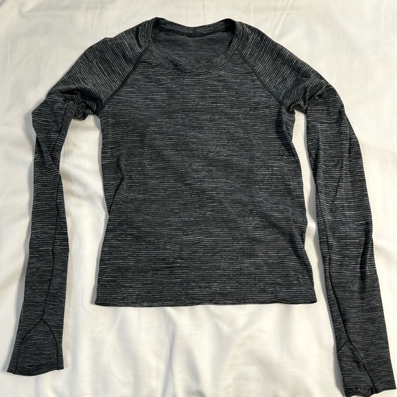 Swiftly Tech Long Sleeve 2.0 Race Length (4) Wee Are From Space Graphite Grey - Picture 2 of 5